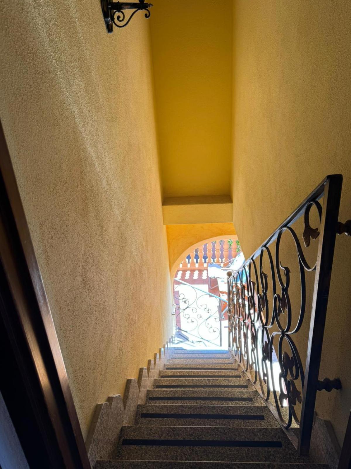 Borgo Spiaggia イーゾラ・ロッサ エクステリア 写真